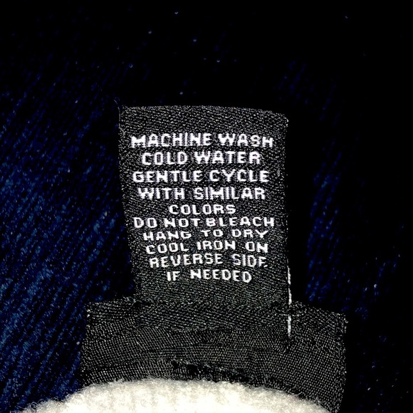 White knitted crop top with rips in it - Picture 6 of 6